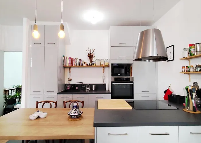 Bright And Warm In * بوردو