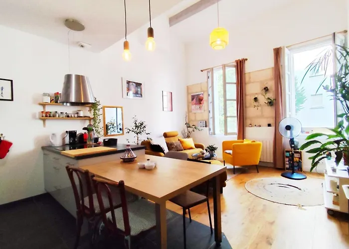 Bright And Warm In Appartamento Bordeaux